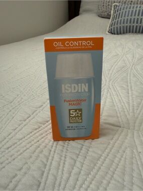ISDIN Fusion Water Magic Oil Control SPF 50 Sunscreen - Orange/Blue
